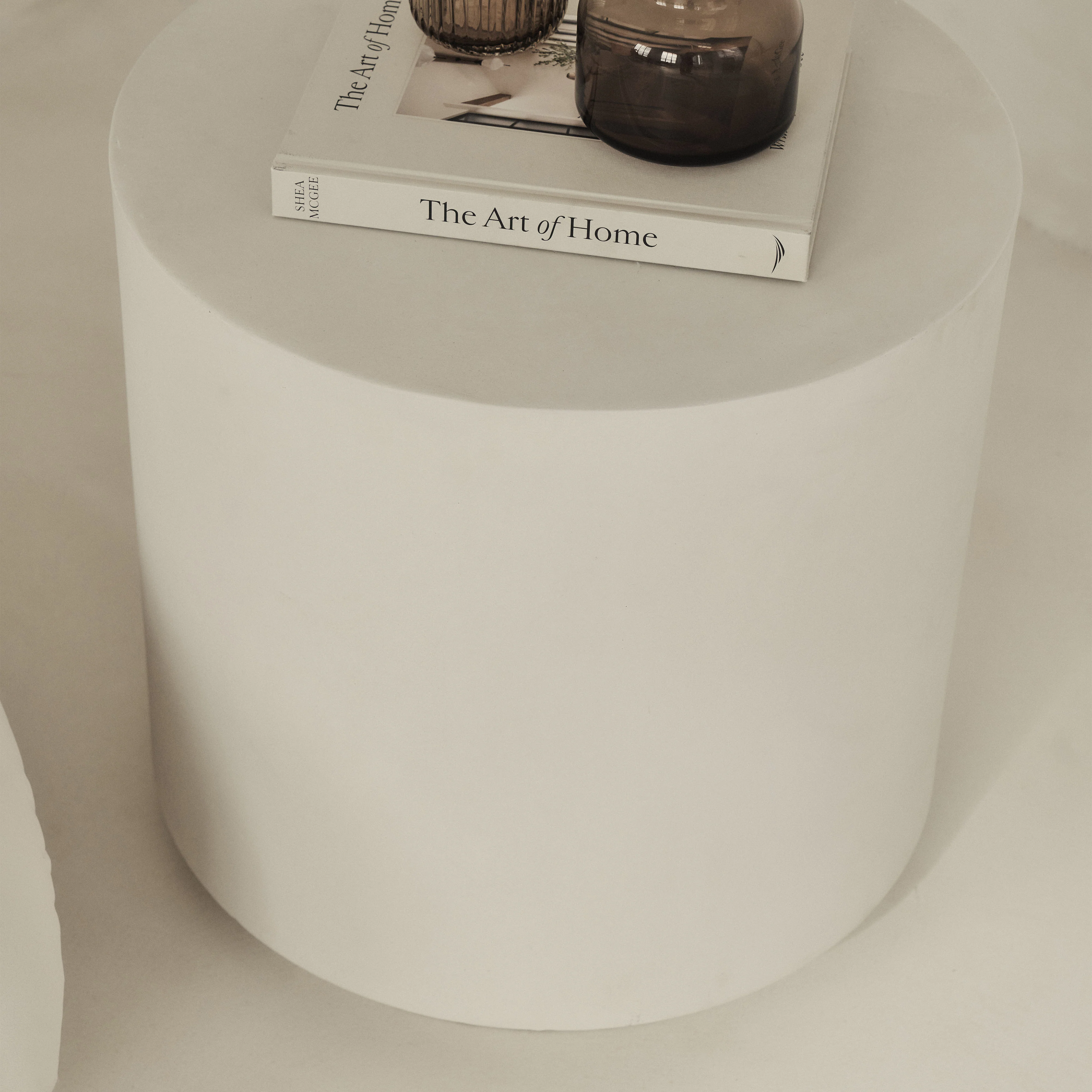 Angelo - Minimal Concrete Round Side Table - Image 3