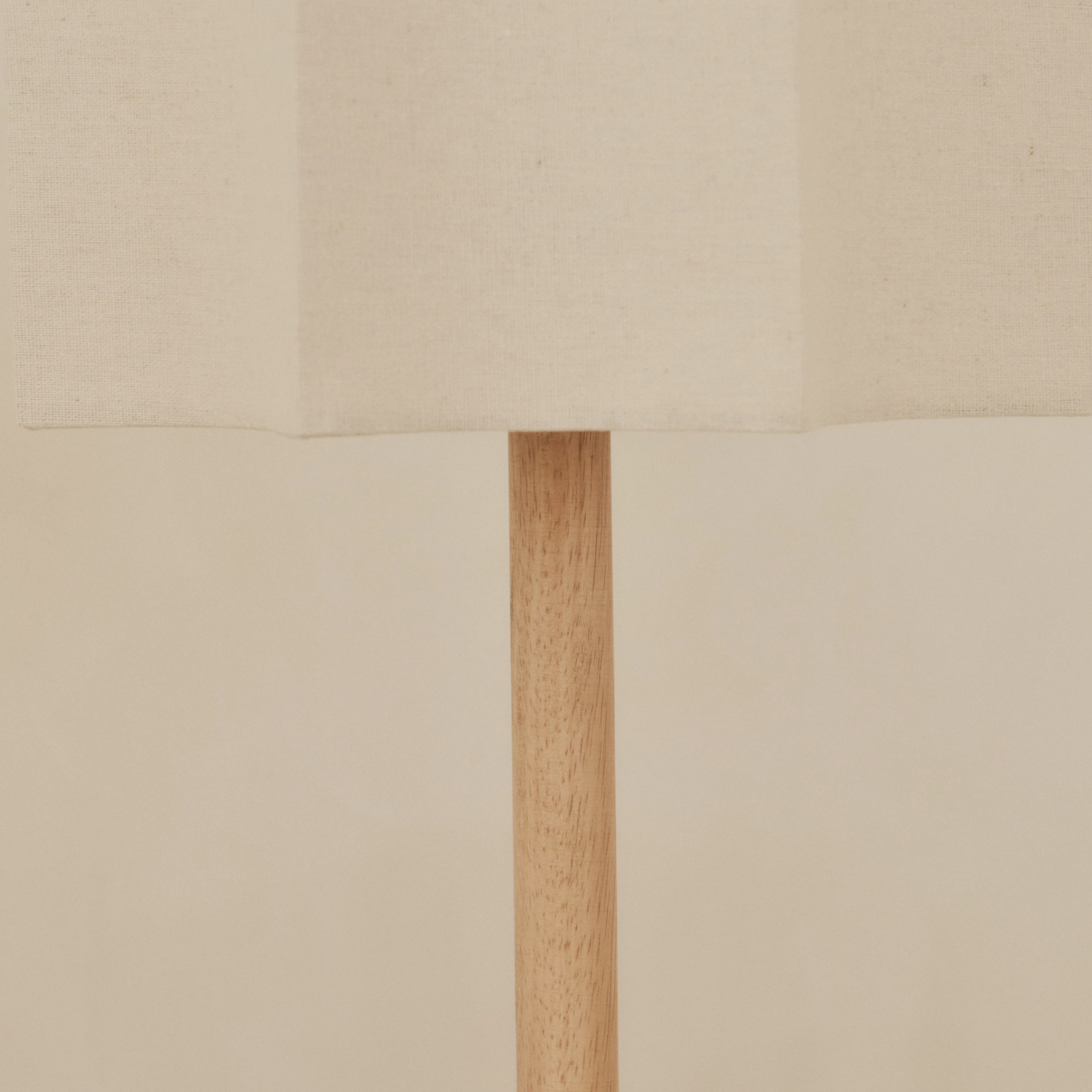 Esme - Light Wood Inverted Scallop Shade Table Lamp - Image 4