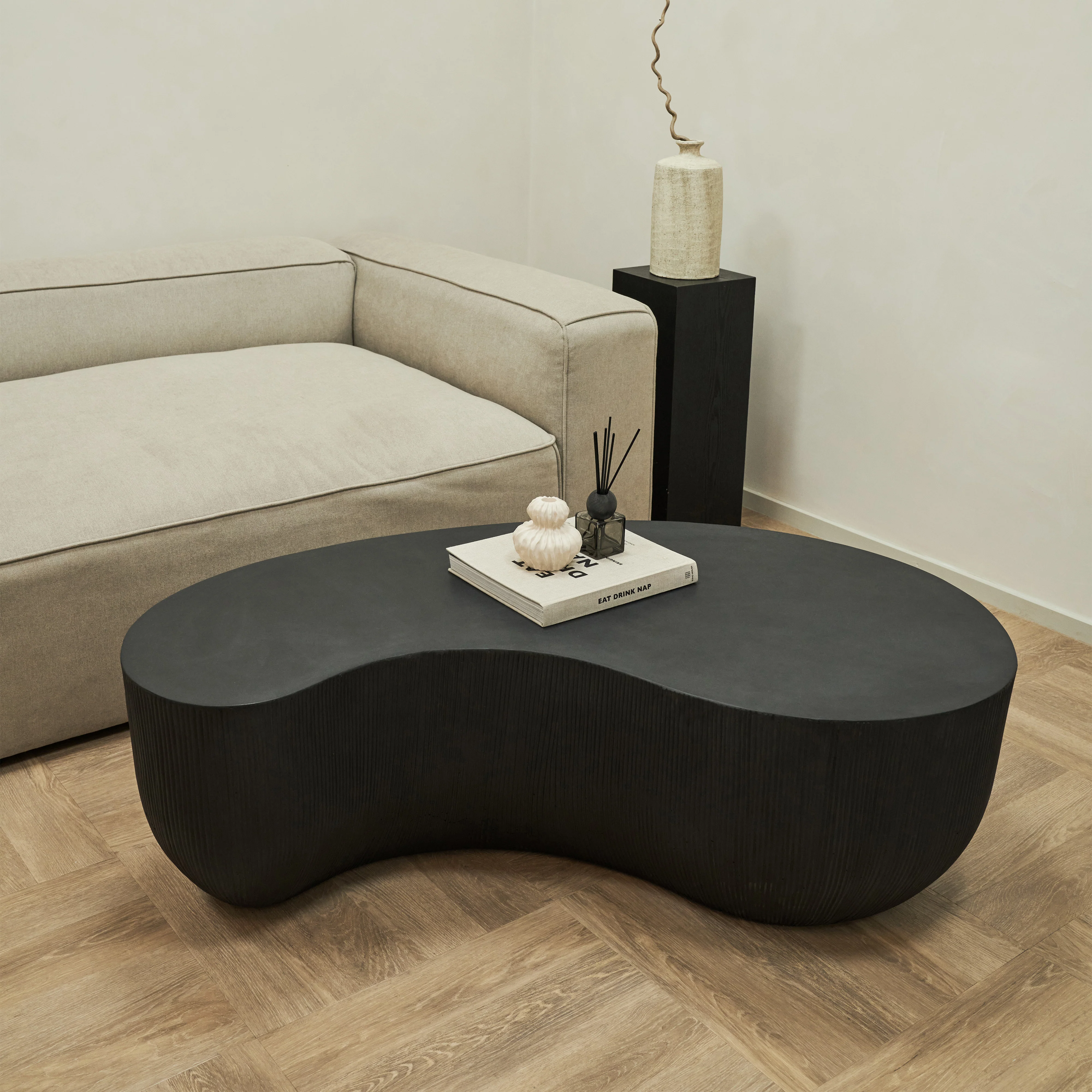 Leonardo - Minimal Onyx Shaped Coffee Table Large - Image 4