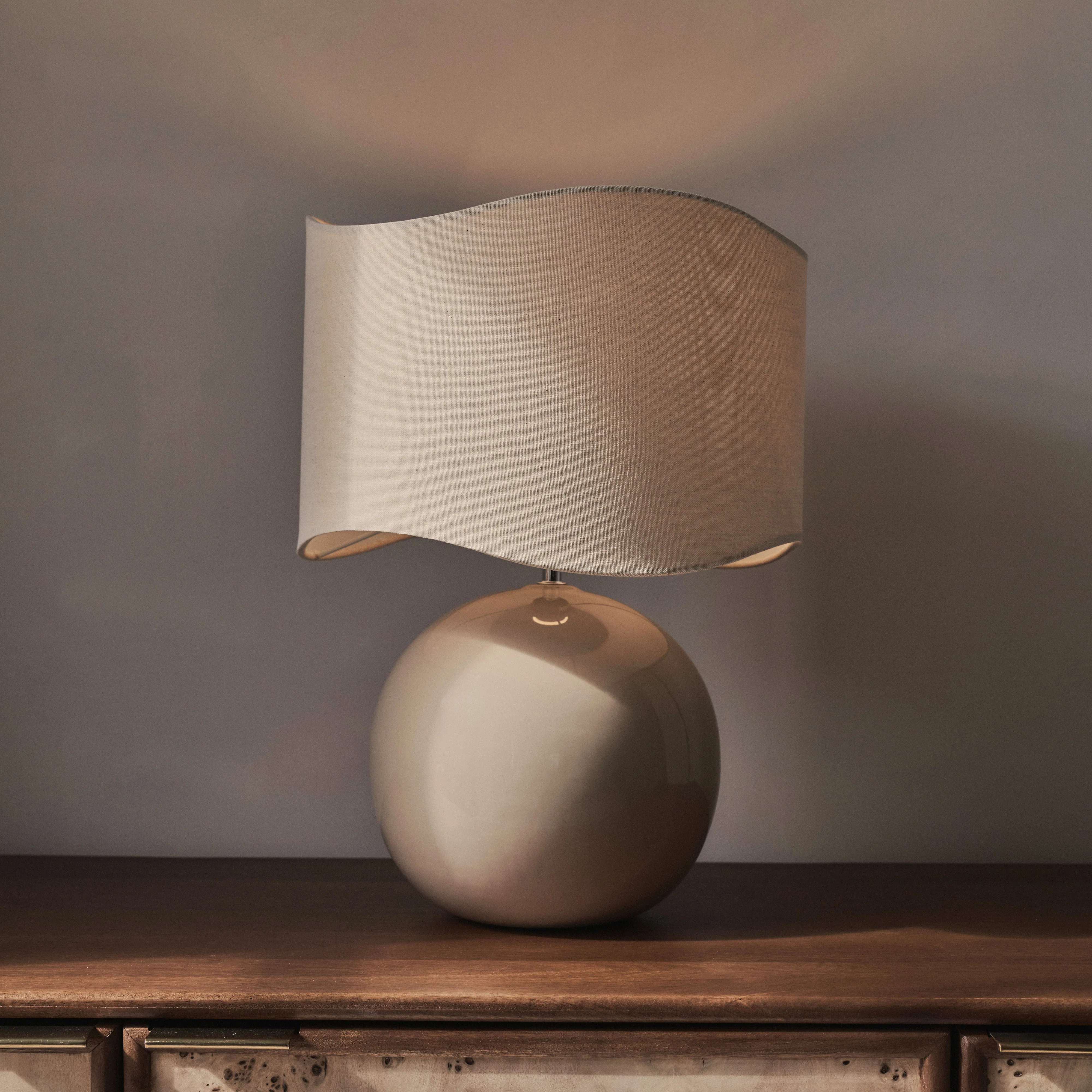 Olera - Beige Gloss Ceramic Wave Shade Table Lamp - Image 3