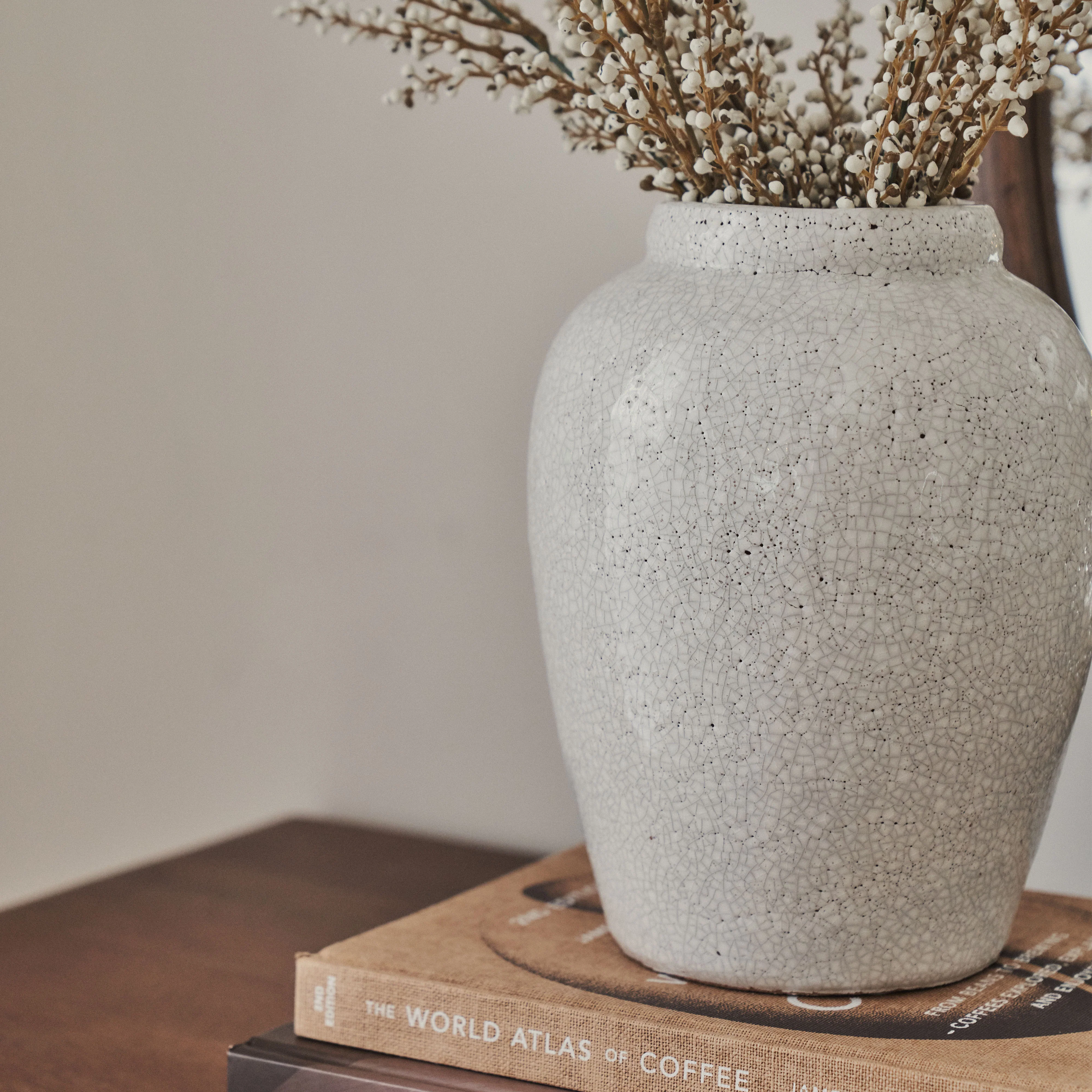 Portera - Ivory Gloss Ceramic Vase - Image 10