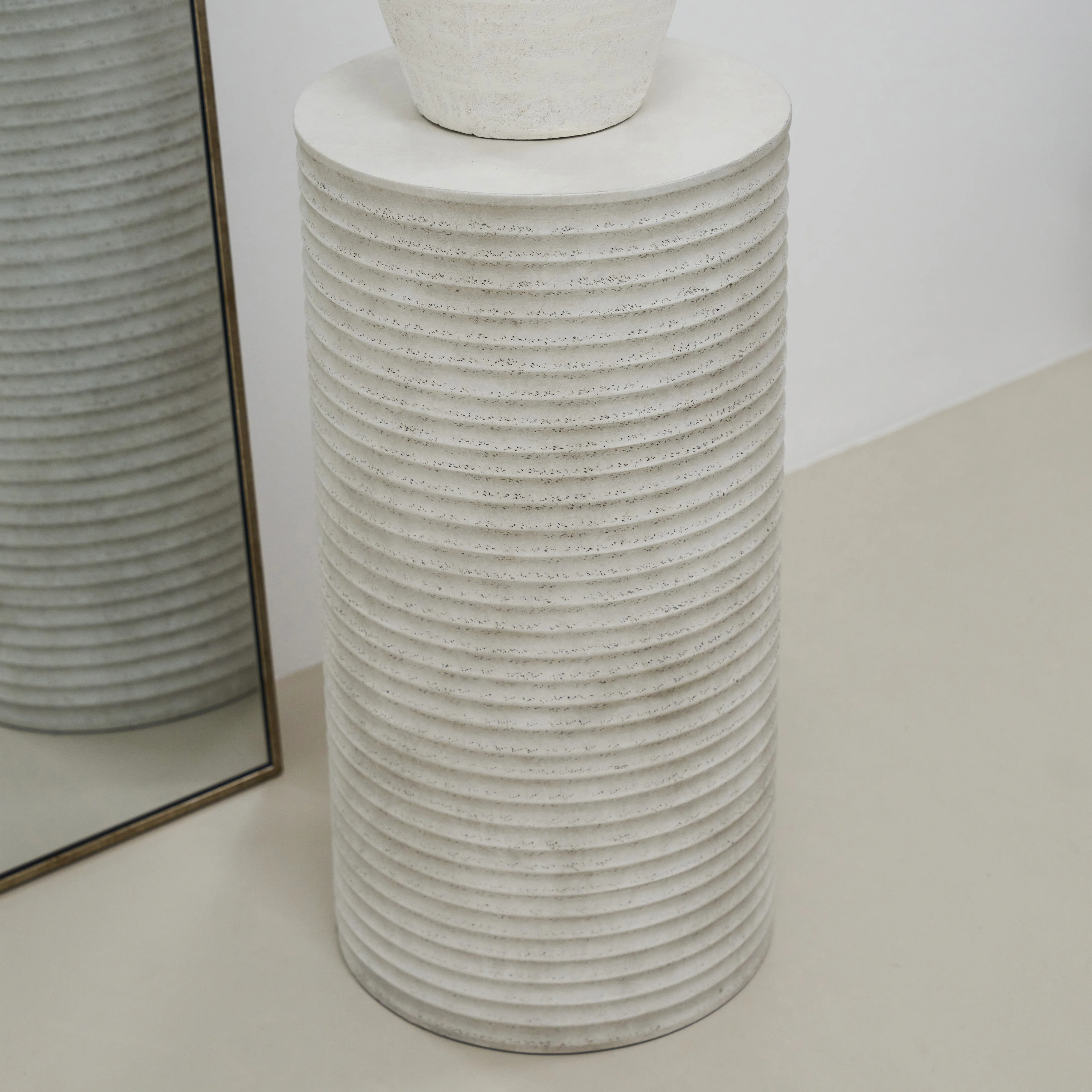 Raya - Minimal Concrete Ribbed Plinth - Image 8