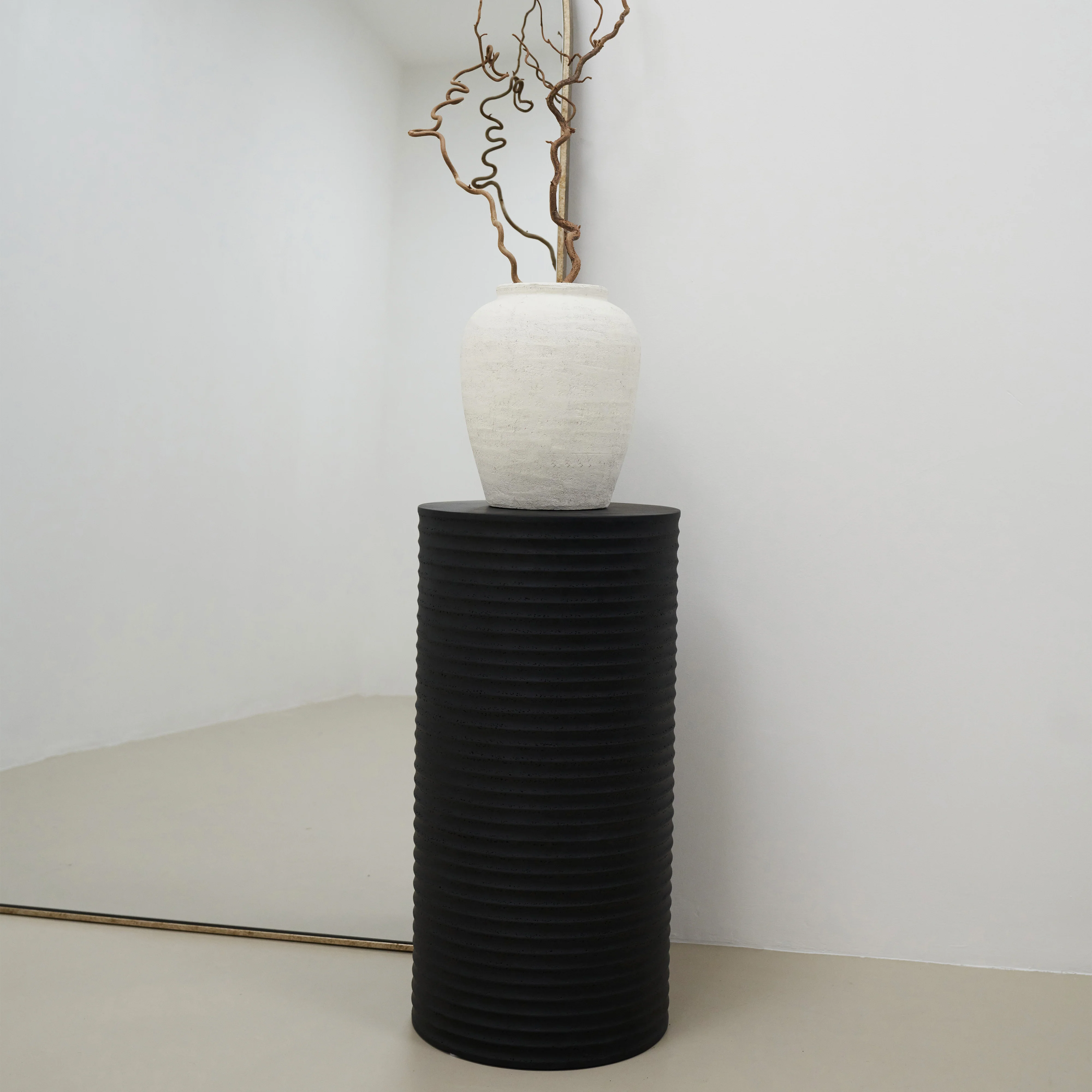 Raya - Minimal Onyx Ribbed Plinth - Image 3