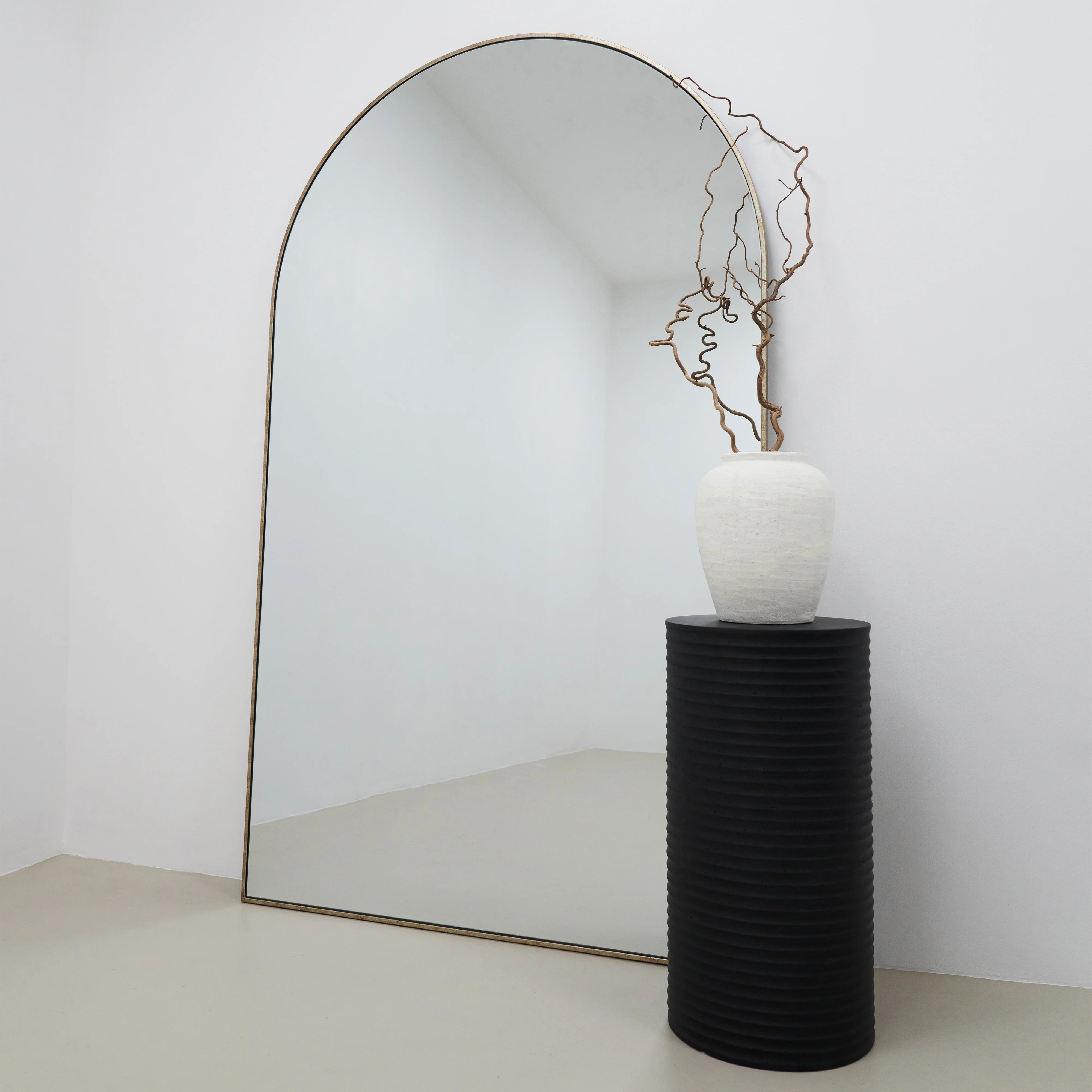 Raya - Minimal Onyx Ribbed Plinth - Image 4