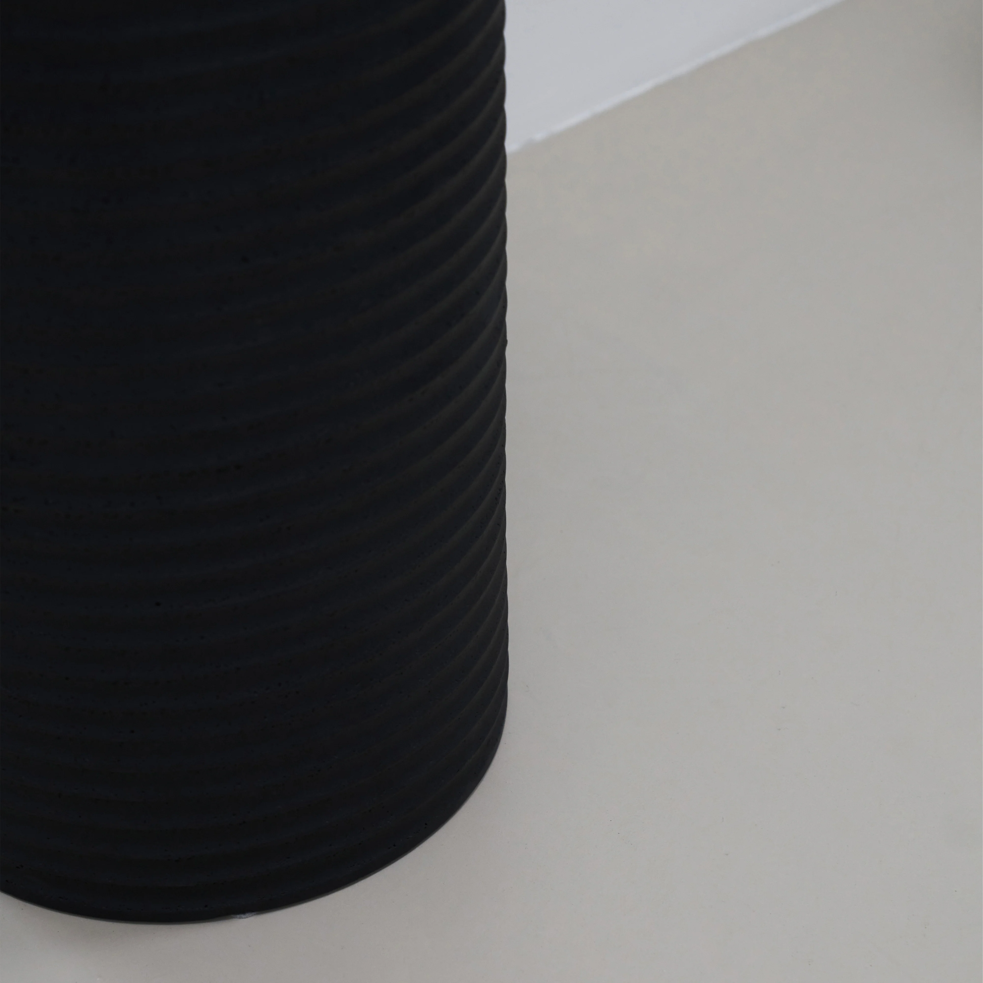 Raya - Minimal Onyx Ribbed Plinth - Image 7