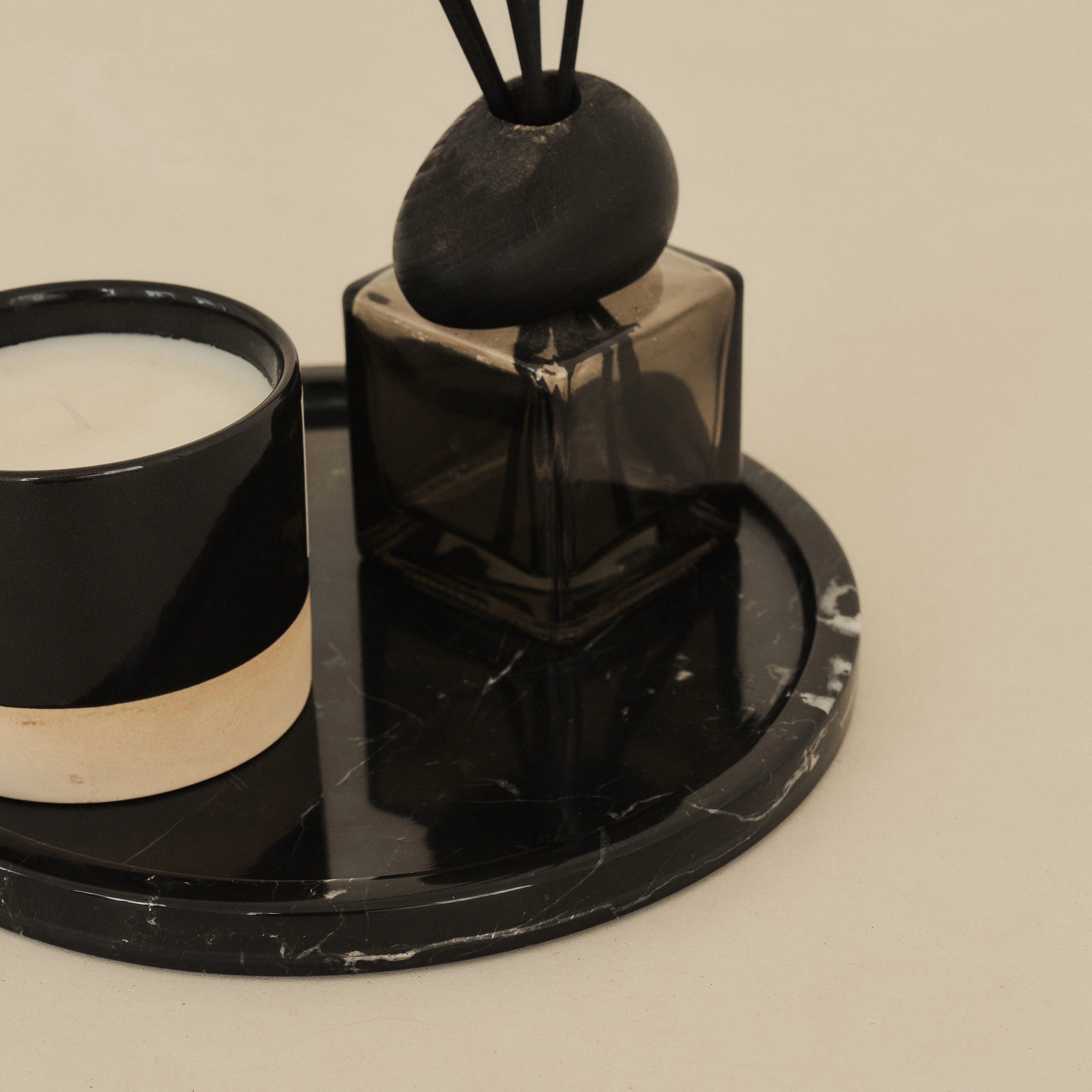 Travara - Black Marble Round Decorative Tray - Image 3