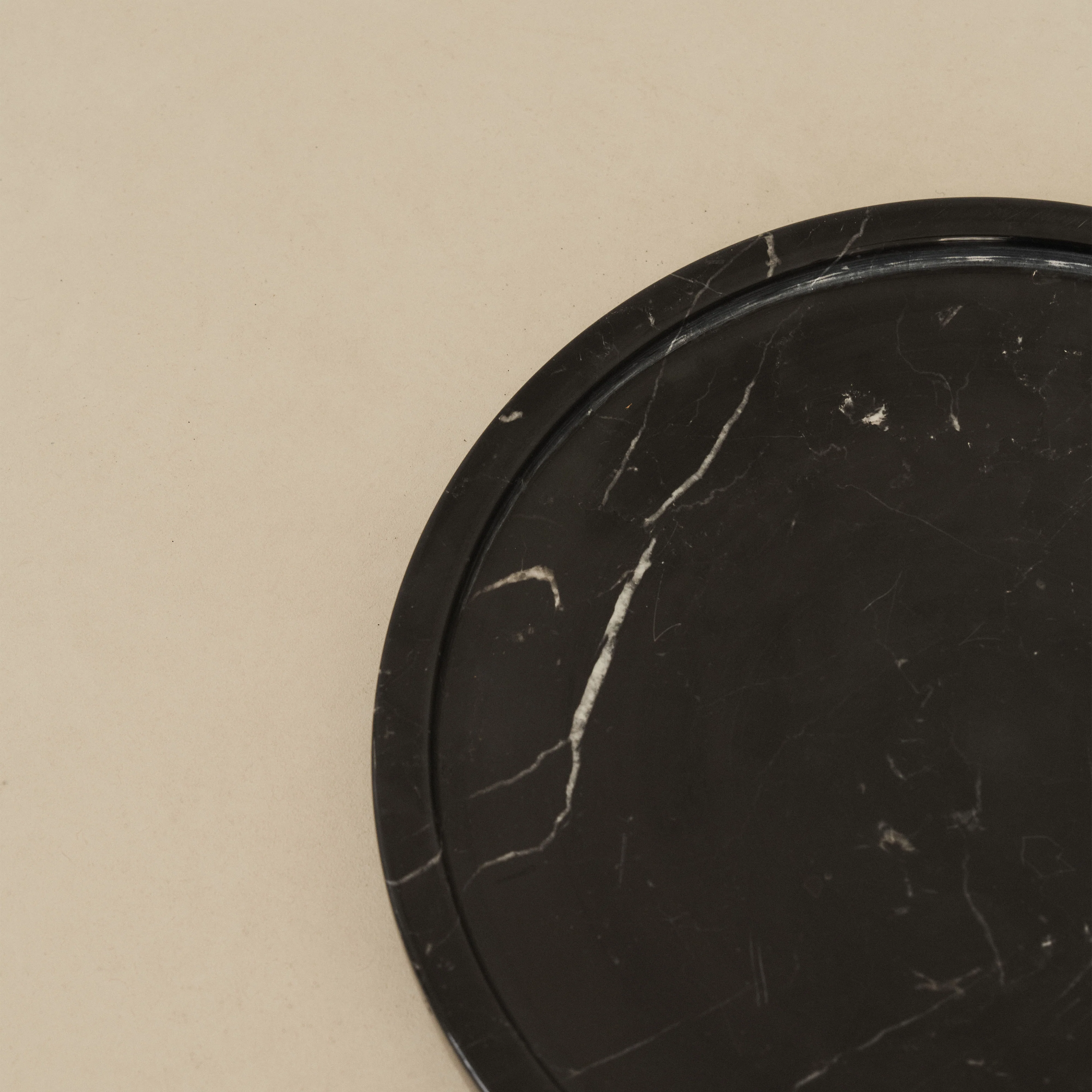 Travara - Black Marble Round Decorative Tray - Image 4