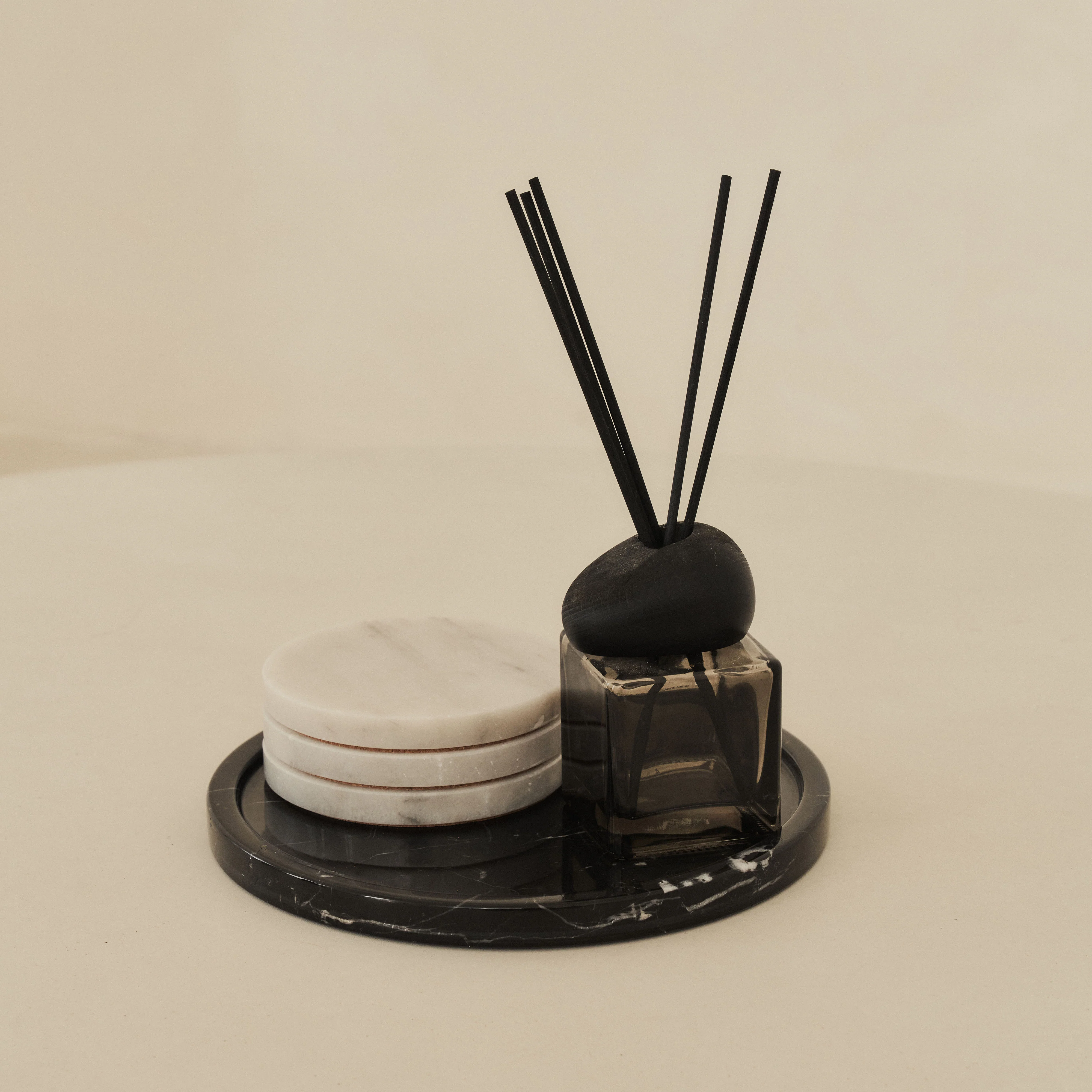 Travara - Black Marble Round Decorative Tray - Image 5