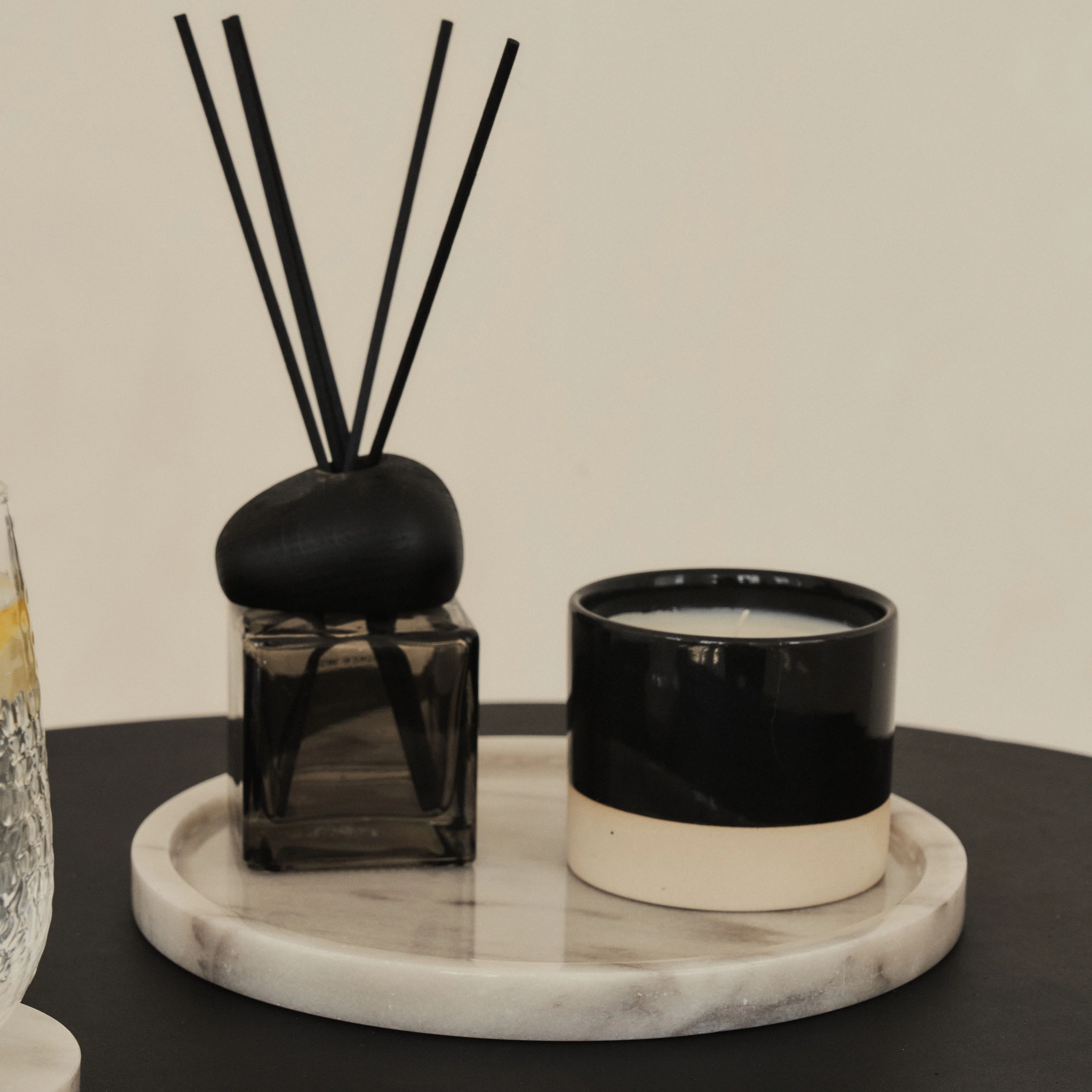 Travara - White Marble Round Decorative Tray - Image 4